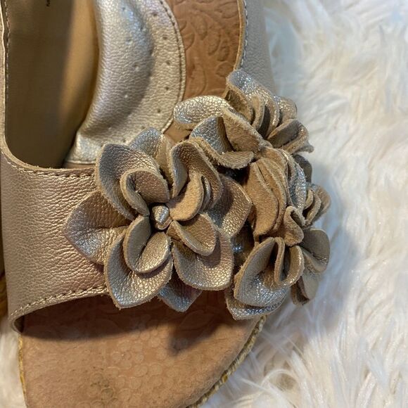 B.O.C. Wedge Sandal-size 9M  - Picture 2 of 8